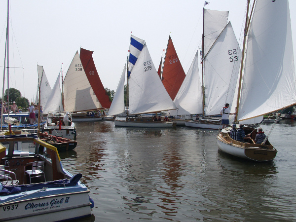 Broads River Cruiser traffic jam 3RR